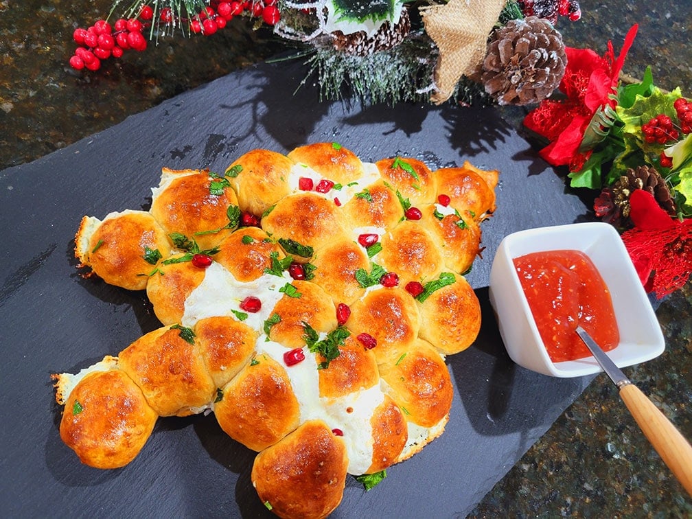 Pull a part cheese biscuit tree - Simple Tasty Eating